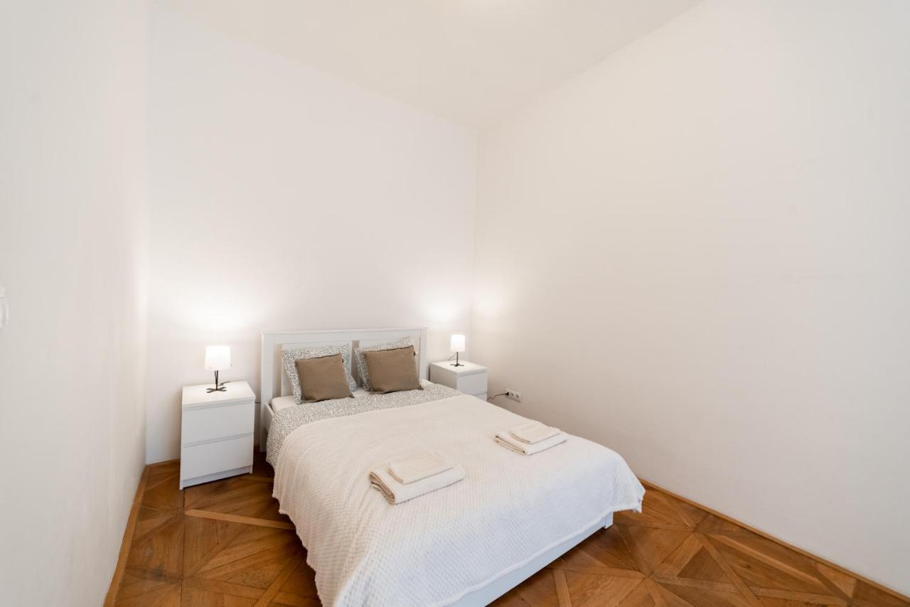 Exclusive Apartment Near Kafka'S Head Prague Ngoại thất bức ảnh